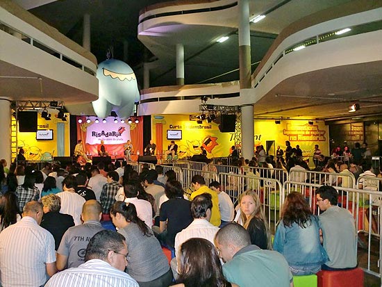 Público do Risadaria 2012 durante debate; programação deste sábado está repleto de atrações