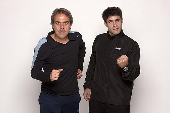 Anderson Muller e Raoni Carneiro (esq. p/ dir.) estreiam peça "Maratona de Nova York" nesta sexta-feira (6)