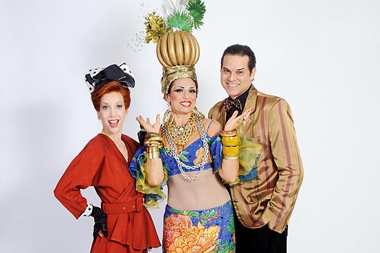 Kiara Sasso, Julianne Daud e Juan Alba no musical "New York, New York", com direção de José Possi
