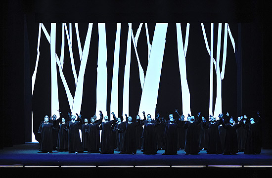 Cena da ópera "Macbeth" (foto), que o diretor Robert Wilson apresenta no Teatro Municipal de São Paulo