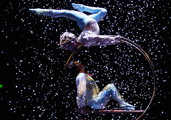 Elenco do Cirque du Soleil em apresentação de "Corteo" (foto) em Valência, na Espanha, em 2011