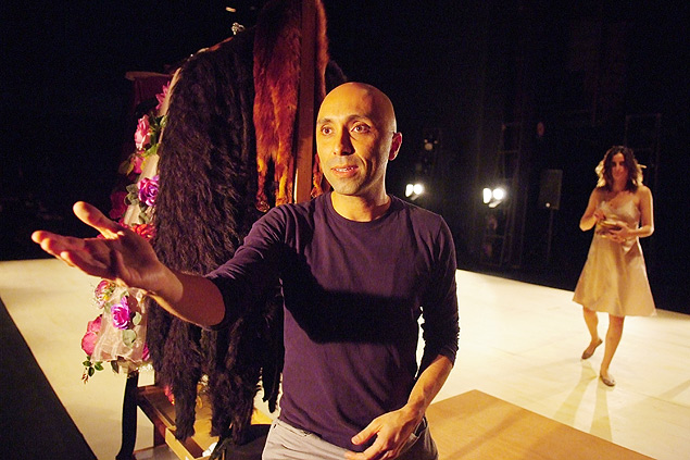 Encenador teatral Marcio Abreu, diretor da curitibana Companhia Brasileira de Teatro