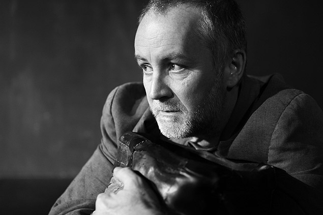 O ator Henrique Schafer (foto) interpreta um porco durante 50 minutos; mostra seu jeito de ver a vida e sua resignação