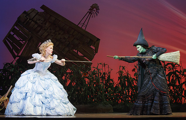 Carrie St. Louis and Alyssa Fox em "Wicked"