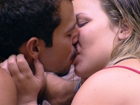 'Matheus e Maria Cláudia se beijam no "BBB16"