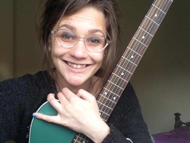 Chloe Castro, 19, desistiu do "The Voice UK" devido a problemas de sáude