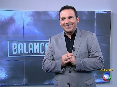 Reinaldo Gottino apresenta o "Balanço Geral" em São Paulo