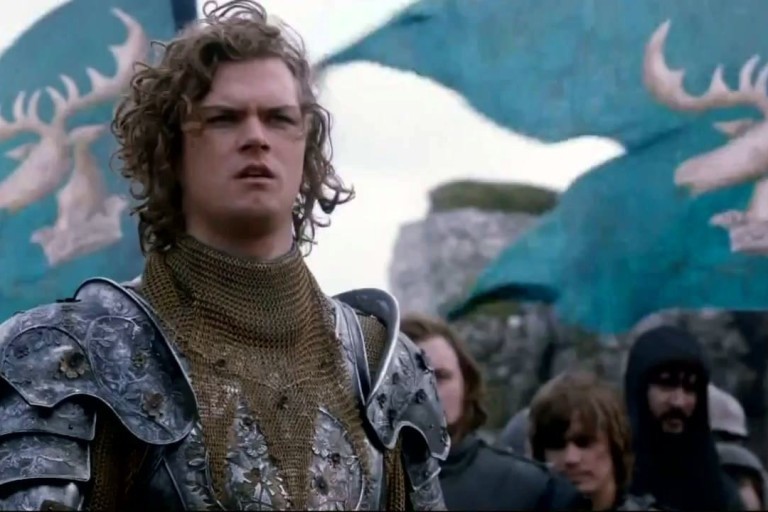 Finn Jones interpreta o cavaleiro Sor Loras Tyrell na série "Game of Thrones"