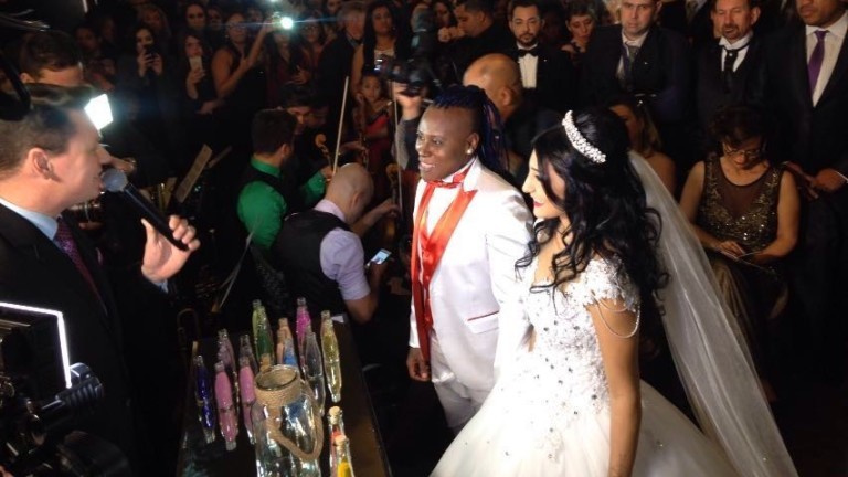 Pepê e Thalyta se casam em cerimônia temática em São Paulo