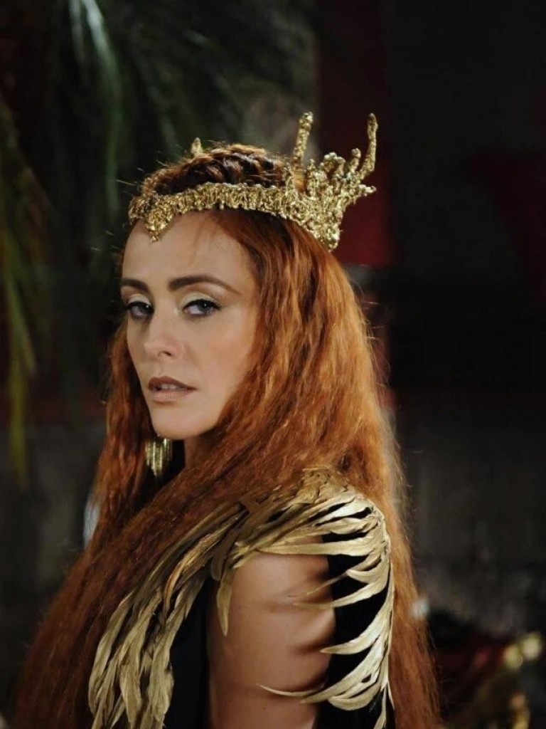 Juliana Silveira como Kalesi de 'A Terra Prometida'