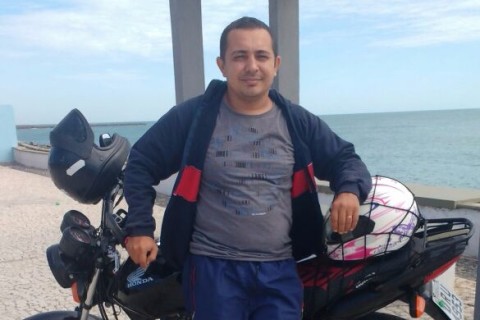 Denis Paz oferece serviço de caçador Pokemon com sua moto em Fortaleza