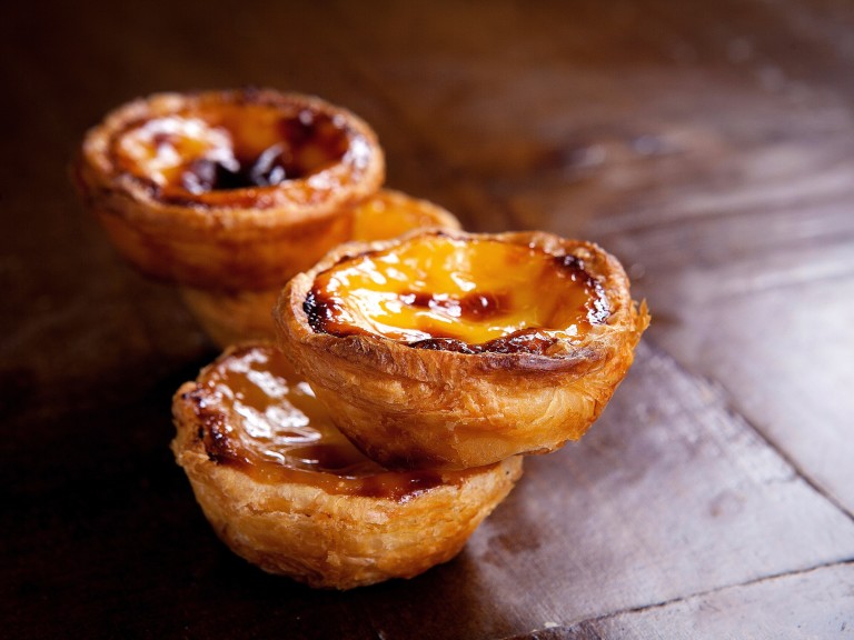 Os pastéis de nata compõem a oferta de doces conventuais (à base de ovos) que a casa oferece  
