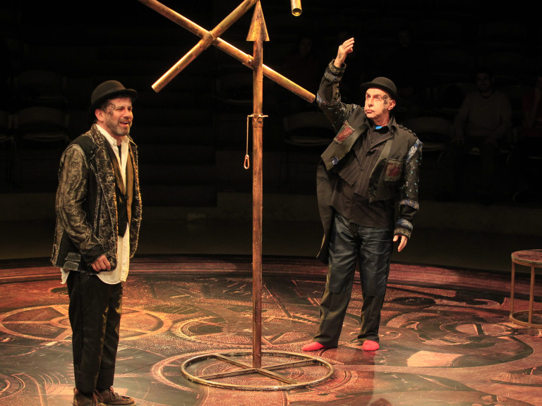Sao Paulo, SP, Brasil. Data 06-09-2016. Espetaculo Esperando Godot. Atores Claudio Fontana (esq) e Elias Andreato. Teatro Tucarena. Foto Lenise Pinheiro/Folhapress