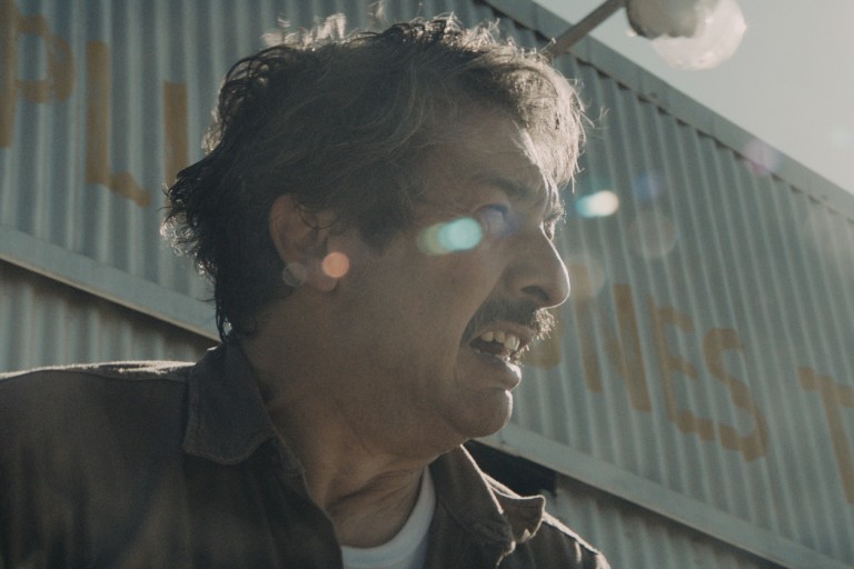 Ricardo Darín como o piloto que foge para uma cidade pequena durante a ditadura argentina