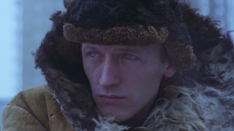 O ator Artur Barcis em cena de "Decálogo 1" (1989), do diretor Krzysztof Kieslowski *** ****