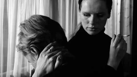 As atrizes Bibi Andersson e Liv Ullman em cena de "Persona" (1966), de Ingmar Bergman ***  ****