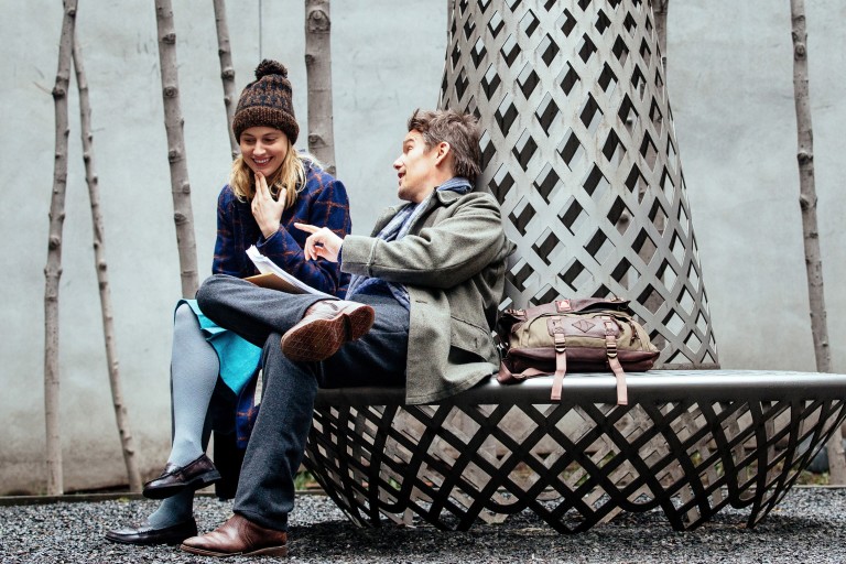 Os atores Greta Gerwig (Maggie) e Ethan Hawke (John) em cena do filme de Rebecca Miller