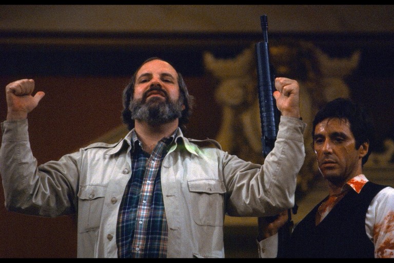 O diretor norte-americano Brian de Palma e o ator Al Pacino na gravação de “Scarface” (1983)
