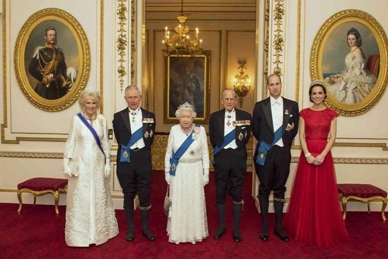 Família real na recepção anual para membros do corpo diplomático, no palácio de Buckingham, em Londres