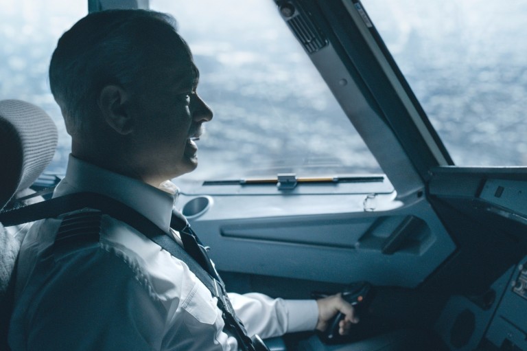 Tom Hanks é Chesley Sullenberger, o Sully, piloto que salvou 155 pessoas em uma queda de avião