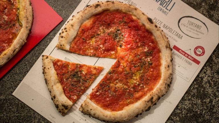 Pizza da pizzaria Napoli Centrale