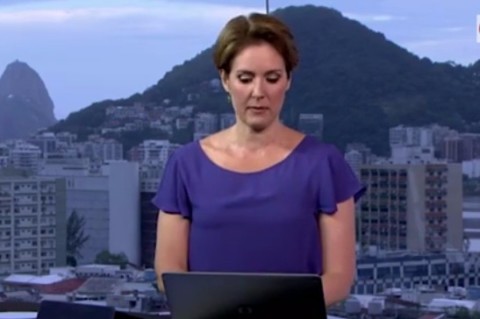 Renata Capucci se emociona ao apresentar o "RJTV" (Globo)