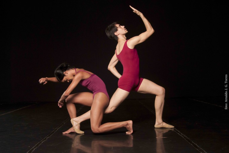 Bailarinos Roberta dos Santos Silva e Alexandre Robson Bóia Ferreira, do Ballet Stagium