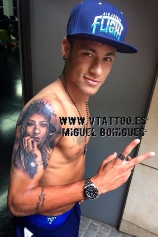 Neymar tatua o rosto da irmã Rafaella Santos
