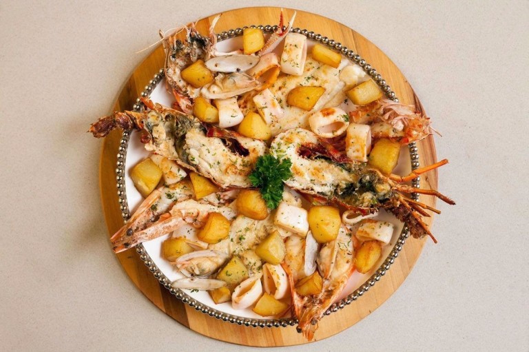 Plancha del Marinero, mix de pescados preparados na chapa, do Don Curro a La Sabrina