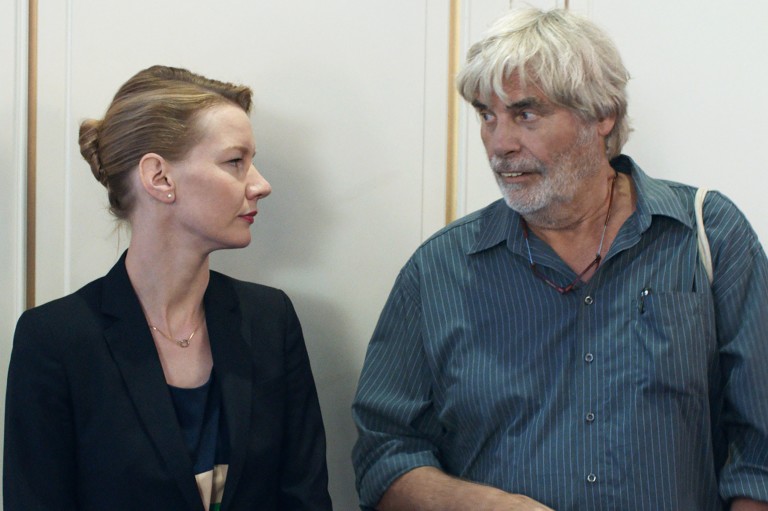 Sandra Hüller e Peter Simonischek em cena do filme "Toni Erdmann"