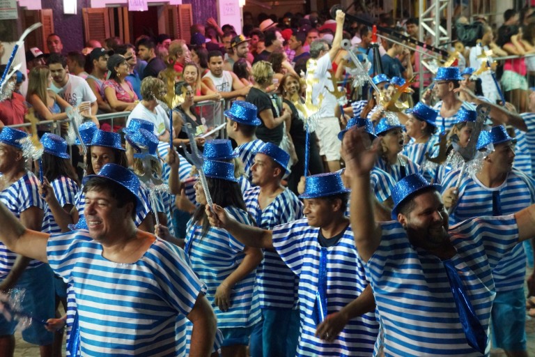 Desfiles são realizados na Vila, o centro histórico da ilha