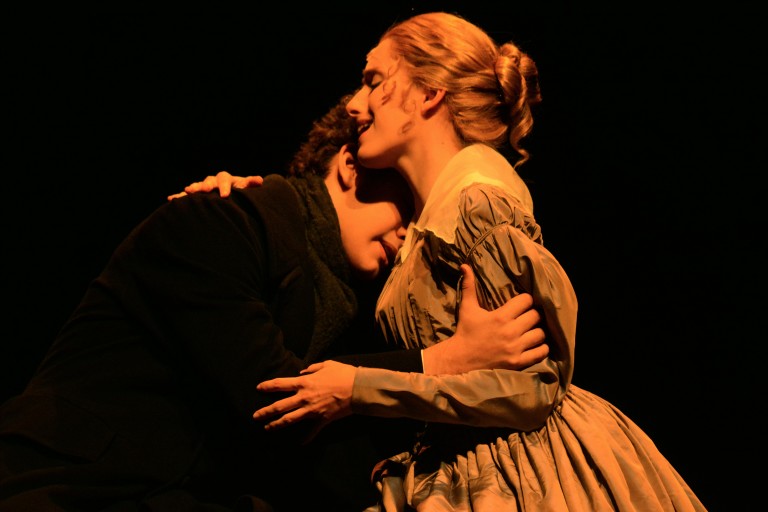Filipe Bragança (Marius) e Clara Verdier (Cosette) no ensaio do musical 'Les Misérables'
