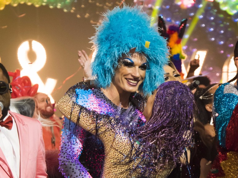 Rodrigo Hilbert caracterizado como drag queen
