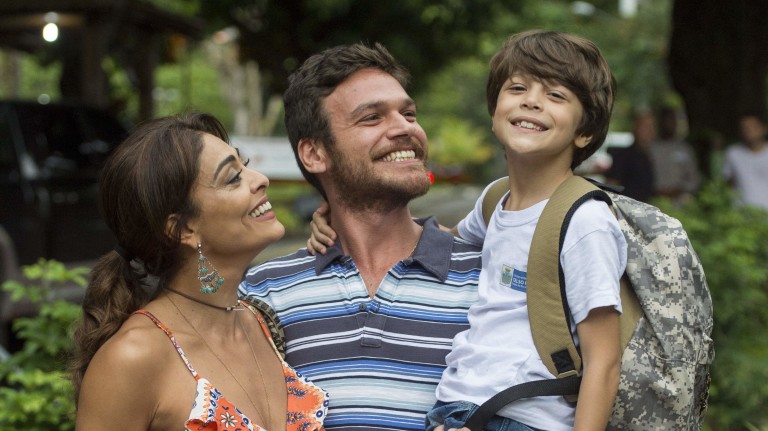 Bibi (Juliana Paes), Rubinho (Emilio Dantas) e Dede (Gabriel Almeida Bravo) em 'A Força do Querer' *** ****