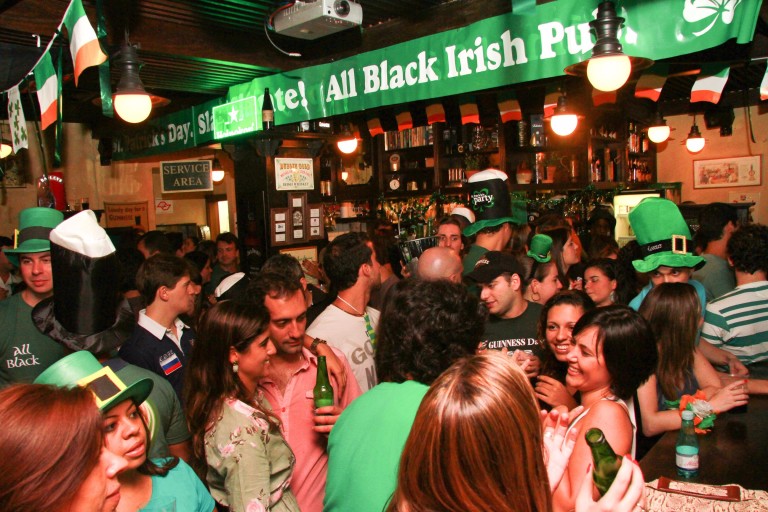St. Patrick's no All Black Pub