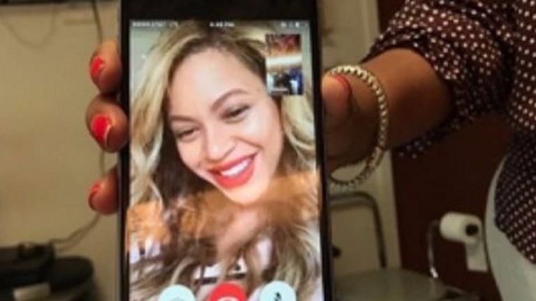 Beyoncé realiza sonho de fã com câncer com ligação por vídeo
