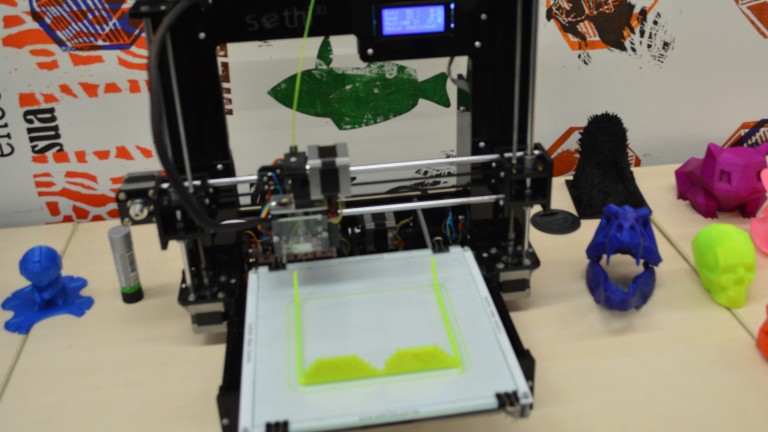 Impressora 3D é uma das atrações em evento dedicado à cultura 'maker'