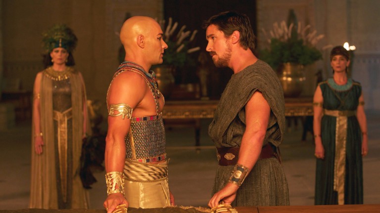 Os atores Joel Edgerton e Christian Bale no filme 'Êxodo: Deuses e Reis'