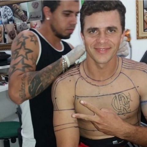 Torcedor do Flamengo tatuou camiseta do time