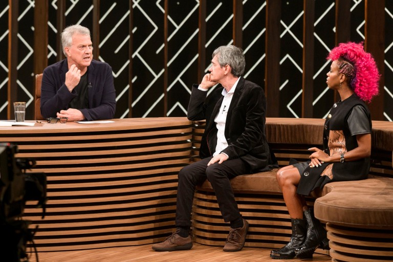 Pedro Bial entrevista Serginho Groisman no Conversa com Bial, da Globo; a cantora Karol Conka, colunista do talk show, participa da conversa. EXCLUSIVO ILUSTRADA ATÉ 1/05. Ramón Vasconcelos/Globo ***