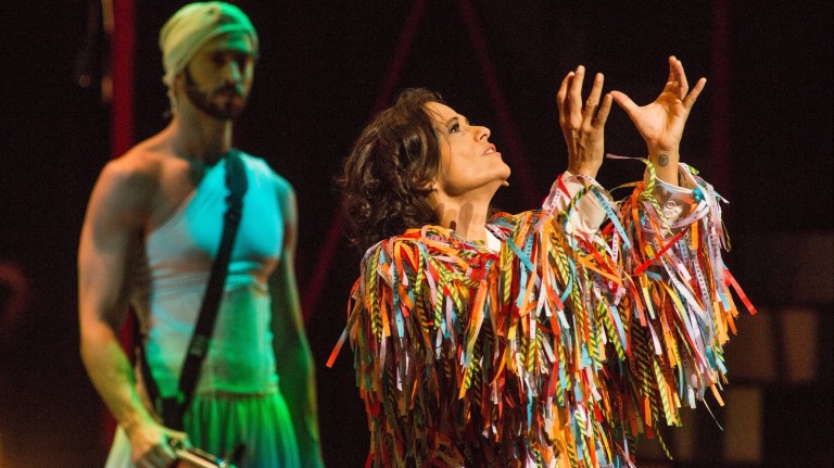Zélia Duncan em "Alegria Alegria", musical sobre a Tropicália