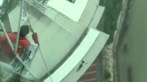 Glória Maria encara o maior bungee jump do mundo em Macau