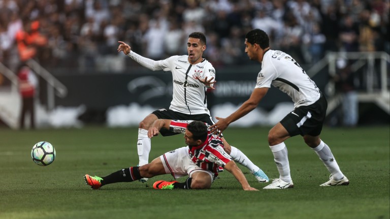 Corinthians vence o São Paulo por 3 a 2 em partido pelo Campeonato Brasileiro