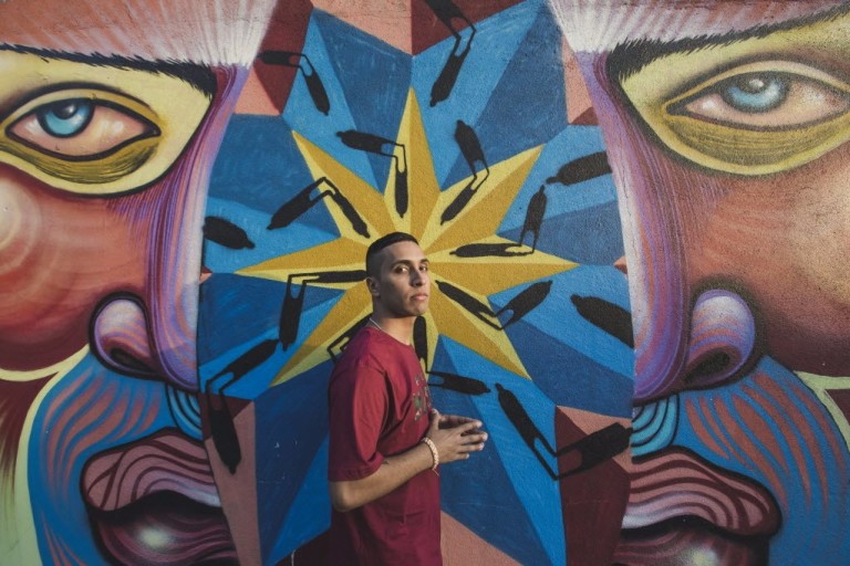 Legenda: São Paulo, SP, Brasil, 17-12-2014: Retrato do rapper Rashid em Lauzane Paulista. (foto Felipe Gabriel/Projetor/Folhapress) ***  ****