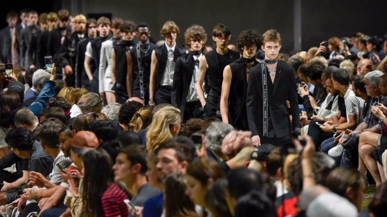 Desfile da coleção de Christian Dior na semana de moda masculina de Paris