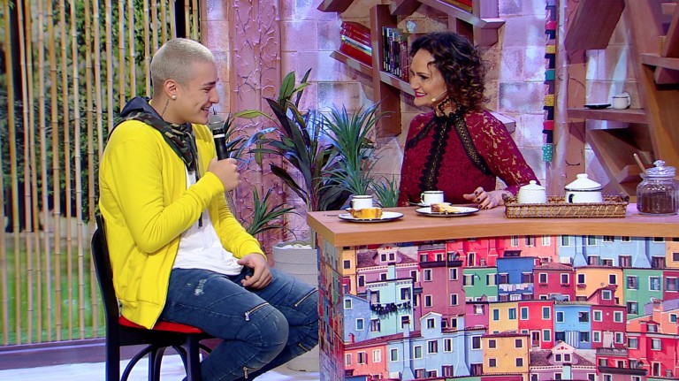 MC Gui em entrevista a Faa Morena no programa "Ritmo Brasil"