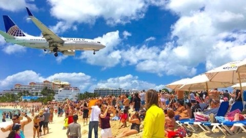 Além das lindas praias, aviões também são atrações turísticas em Saint Maarten