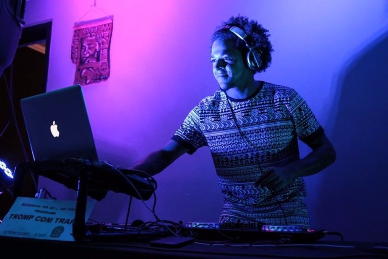 O DJ Tromp toca sets de eletrônica e hip-hop no Circuito Alternativo ***  ****