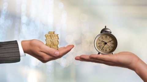 Tempo ou dinheiro? Pesquisa mostra que tempo gera mais bem-estar que dinheiro
