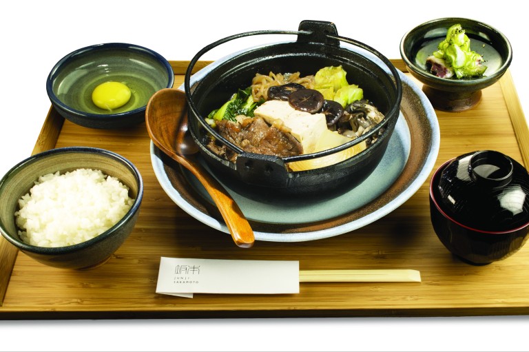 Sukiyaki servido no restaurante Junji Sakamoto